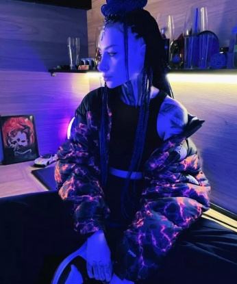 Ищешь яркие впечатления и незабываемые ощущения? Заходи ко мне, я сделаю всё, чтобы ты почувствовал себя настоящим мужчиной. Фото гарантировано! 2032, 18 лет